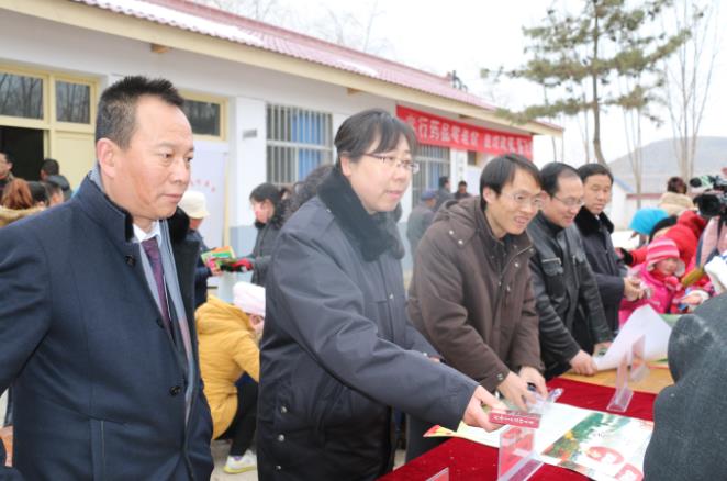 甘肃省平凉市司法局在静宁县开展文化卫生法律服务三下乡活动