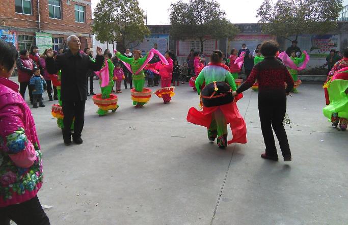 汉阴县平梁镇加紧彩排文艺节目迎春节