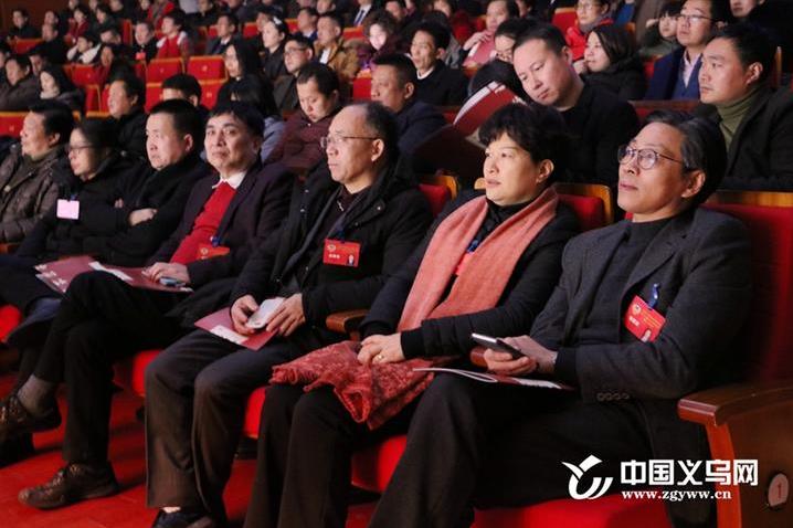 义乌两会代表委员集体观看婺剧《一代河神》