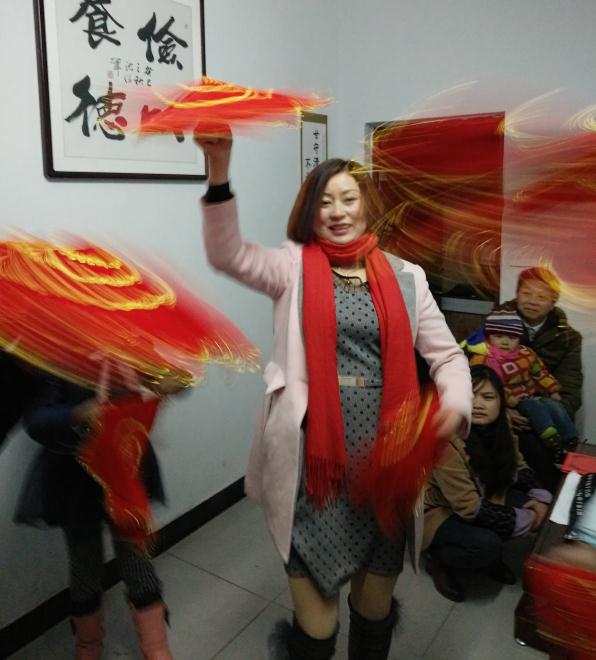 汉阴县平梁镇界牌村猴年春晚让山区群众乐开怀