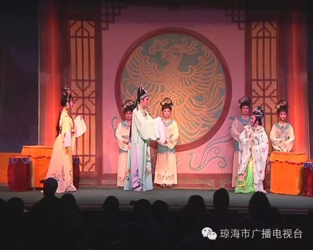 琼剧展演受热捧 乡情萦绕元宵夜