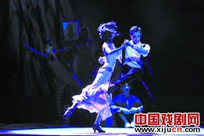 当代舞剧《一起跳舞吧》首演