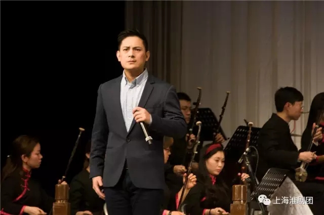 邱海东演唱《牙痕记》