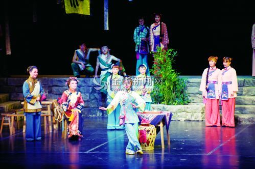 花灯剧《枫染秋渡》