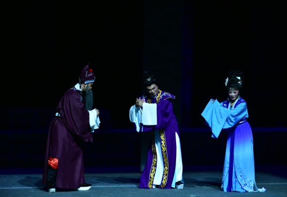 《金杯·白刃》剧照