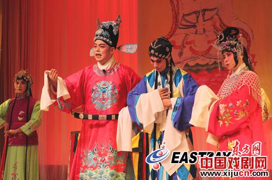 淮剧传统大戏《牙痕记》搬上社区舞台