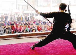 滇剧花灯演员新春走基层