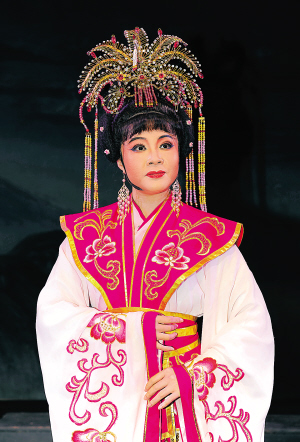 大型古装琼剧《玉乔龙》上演