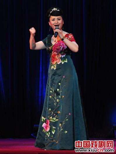 华阴老腔新年献艺兰州戏迷