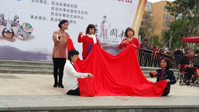 京剧《江姐》绣红旗