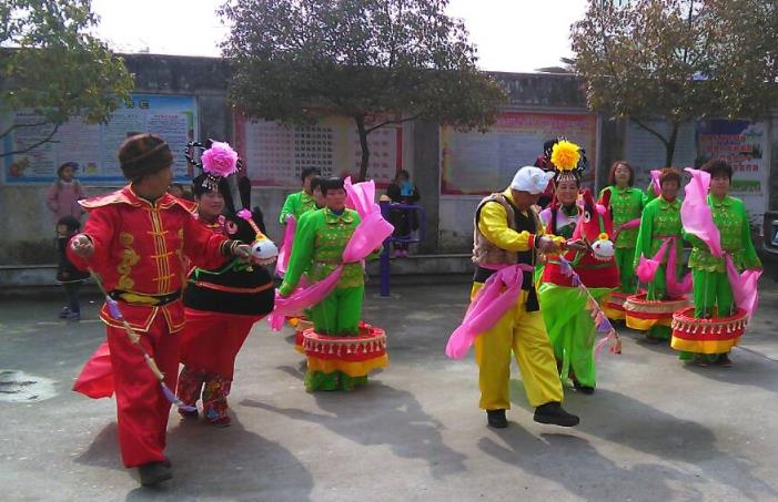 汉阴县平梁镇喜气洋洋迎春节