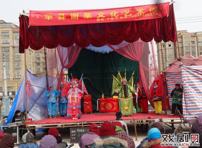 庄户剧团送年戏：单县谢集镇文化艺术团下乡演出忙不停