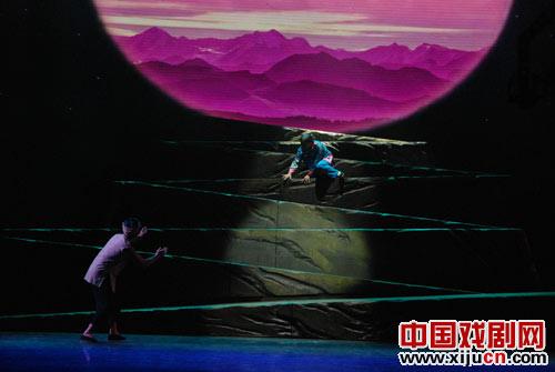 情景歌舞剧《爱情天梯》温情上演