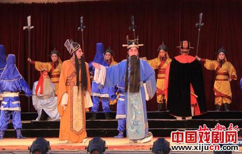 平凉灵台县秦剧团上演大型秦剧《皇甫谧》