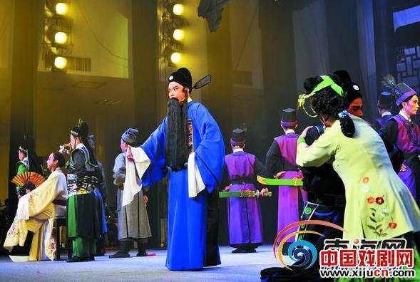 新编历史琼剧《海瑞》在琼山影剧院演出
