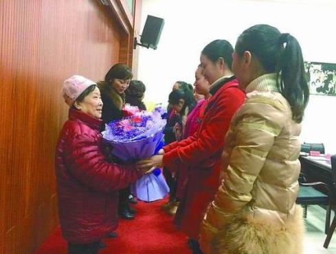 国家级传承人黄宝珍连收三徒