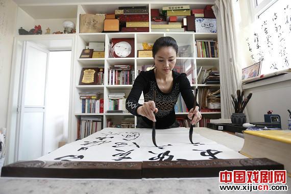 贾菊兰：创新蒲剧 地方戏出国门