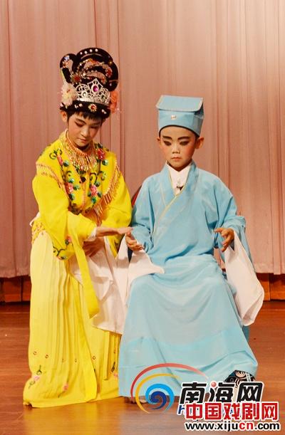 定安8岁小戏童演绎经典琼剧《梁山伯与祝英台》