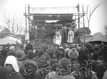 旧时庙会五音戏演出