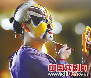 看戏的人少，学戏的更少