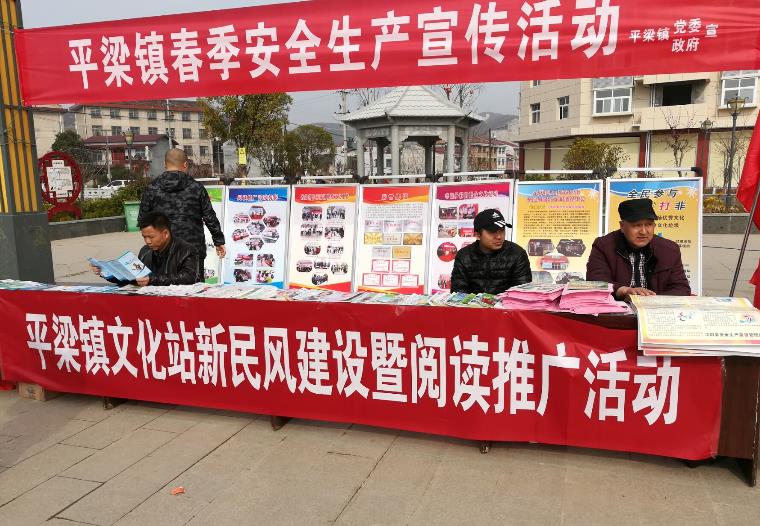 汉阴县隆重举行文化三下乡慰问活动表彰脱贫攻坚标兵