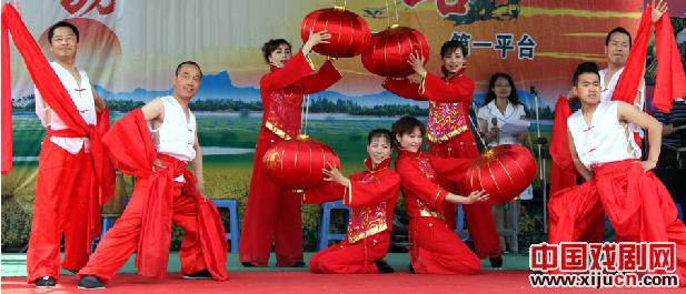 全国文化县的大荔县剧团坚持文化下乡每年演出200多场次