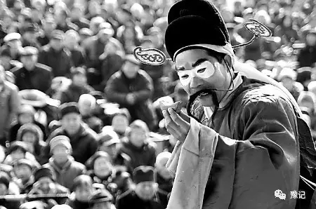 我们村儿有个戏班子，全村老少都是粉丝