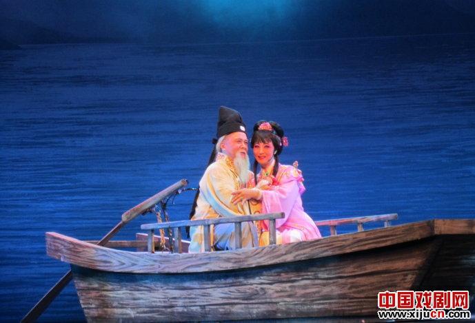 观看第五届昆剧节闭幕式和苏剧《红豆祭》