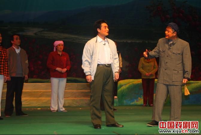 新创剧目展演压轴上演《金果人家》