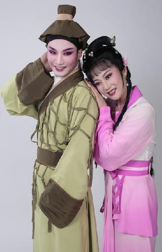 锡剧王子周东亮《草命天子》演出现场签售新专辑