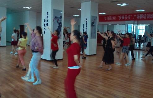 汉阴实施&ldquo;十强百优&rdquo;文艺人才培养扶持计划 举行2016年&ldquo;安康节拍&rdquo;原创广场舞培训