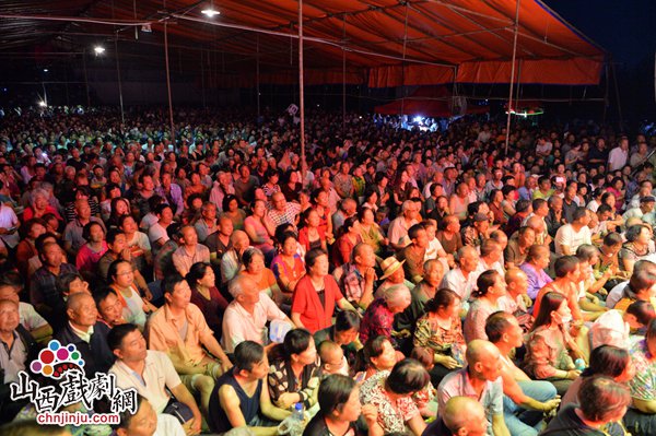我院演出团灵丘&ldquo;欢度七一&rdquo;演出现场人山人海