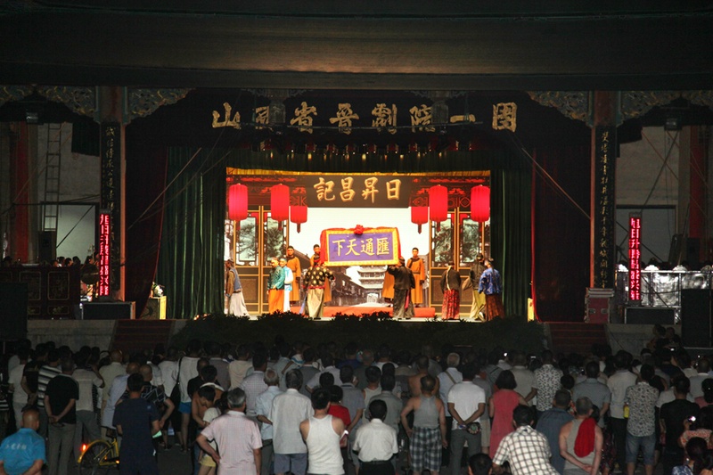 晋剧《日昇昌票号》在太原郝庄文化活动中心上演