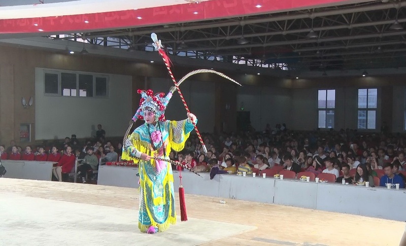 我院演出团《晋剧精品荟萃进校园》走进中北大学信息商务学院