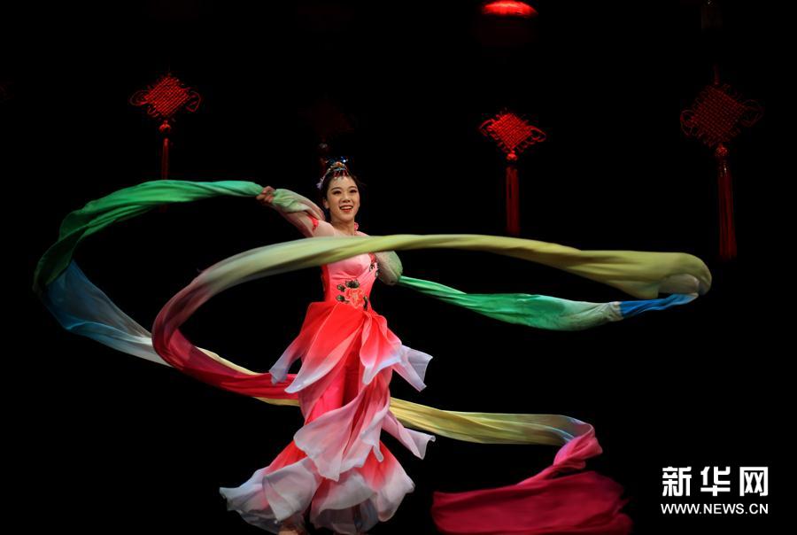 中国越剧艺术团为约旦民众献上东方视听盛宴