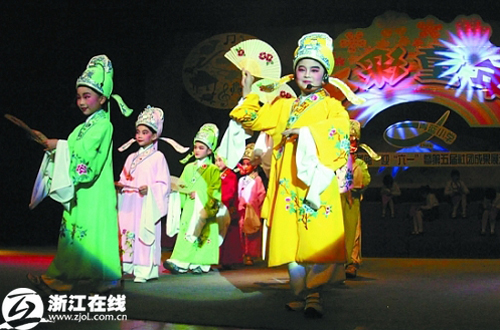 杭州小朋友演越剧庆祝&ldquo;六一&rdquo;
