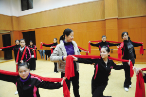 一丝不苟忙排练