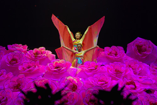 <font color="#FF0000">第二届中国越剧艺术节闭幕式暨《盛典越章》文艺晚会直播回放</font>