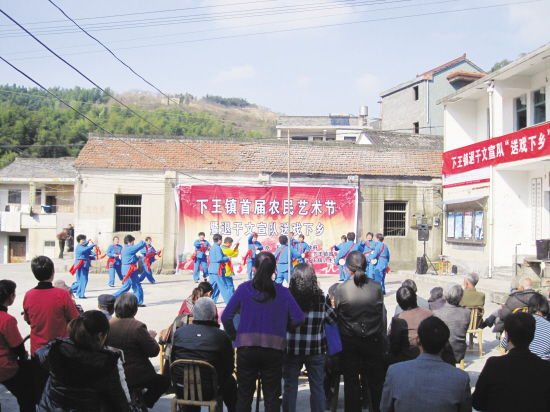 把文化的种子播撒在农村