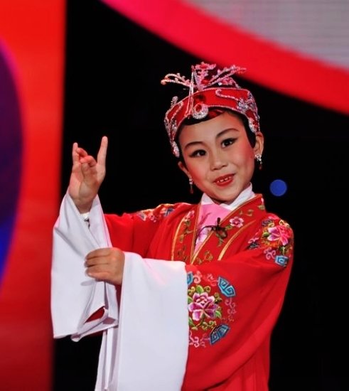 越剧小梅花演绎《碧玉簪》 精湛演技令人叫绝