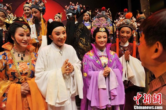 浙江绍兴越剧梅花狮城绽放（2）