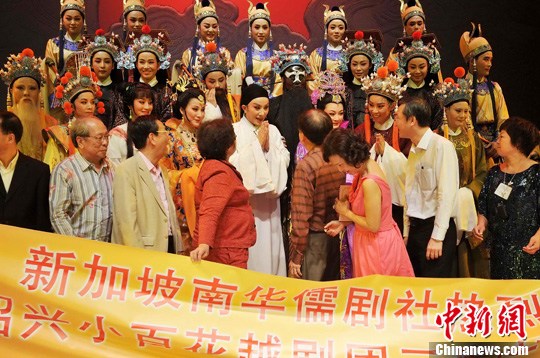 浙江绍兴越剧梅花狮城绽放（3）