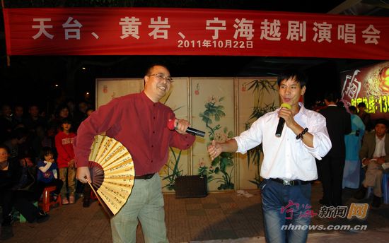 三地越剧票友送戏进社区