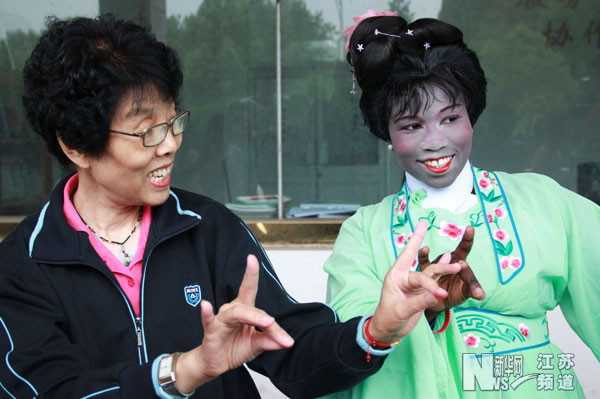 非洲留学生感受越剧魅力