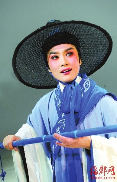 福建芳华越剧团创排的新戏《柳永》在福州正式公演(组图)