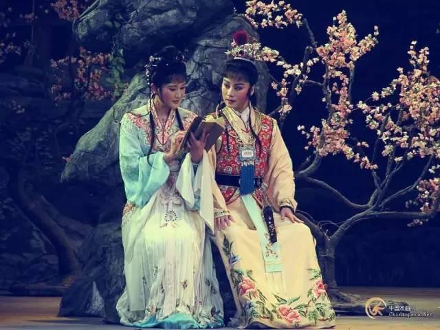 热爱越剧的人多半情深