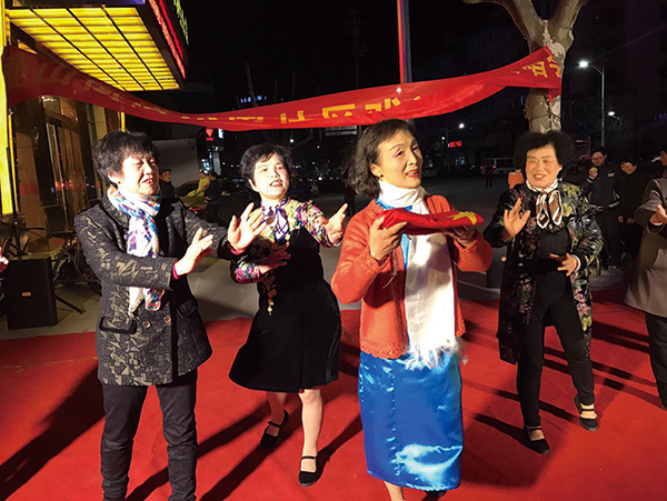 戏迷角，你方唱罢我登场