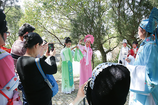 众多戏迷齐聚金庭观等交流学习