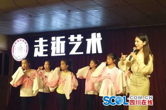 演了60年的越剧《红楼梦》重回蓉城 &ldquo;90后&rdquo;宝玉受成都老戏迷青睐