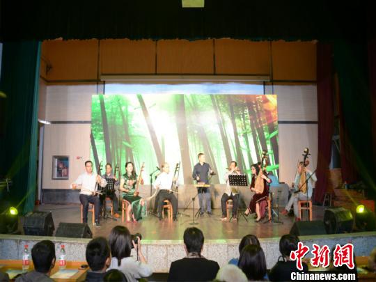 浙江青田海外越剧戏迷回乡表演 传承繁荣中华传统文化